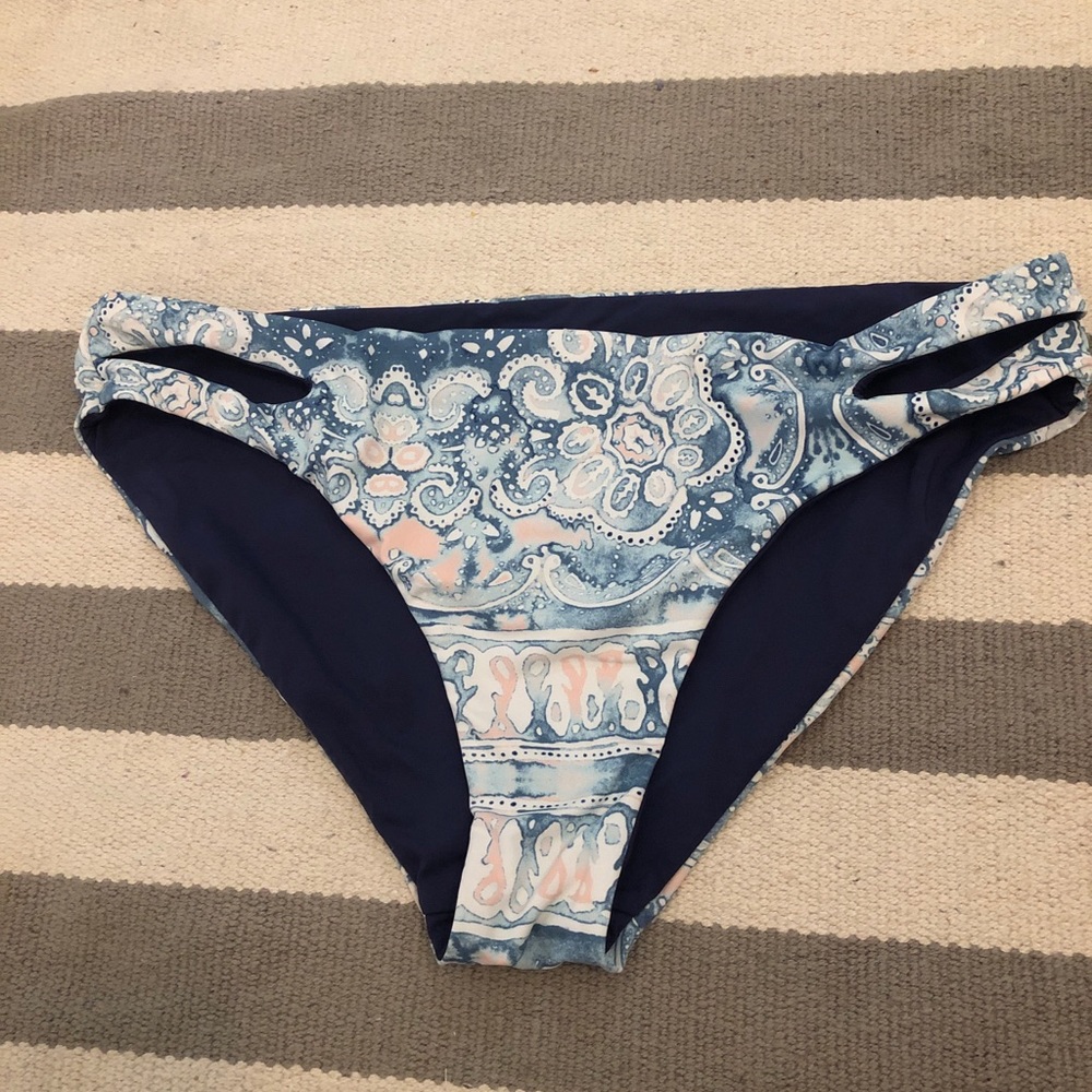 Roxy bottoms